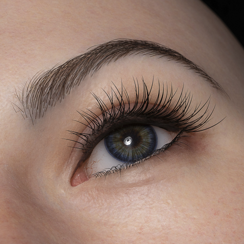 Implantierte Augenbrauen